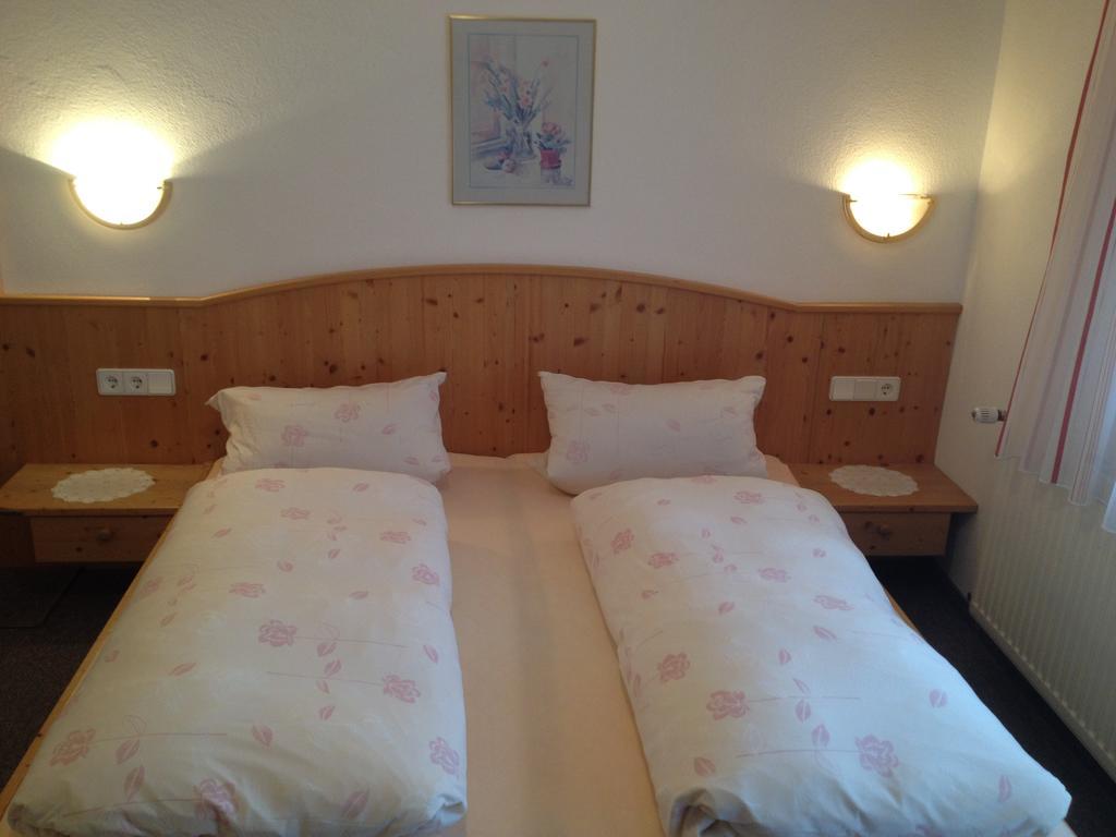 Hôtel Gastehaus Winkler à Karres Extérieur photo