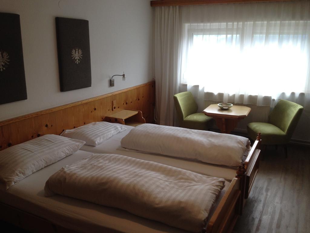 Hôtel Gastehaus Winkler à Karres Extérieur photo